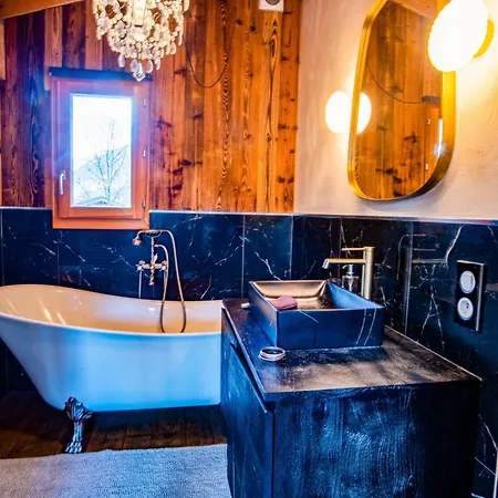 With Garden Close To The Slopes شامونكس